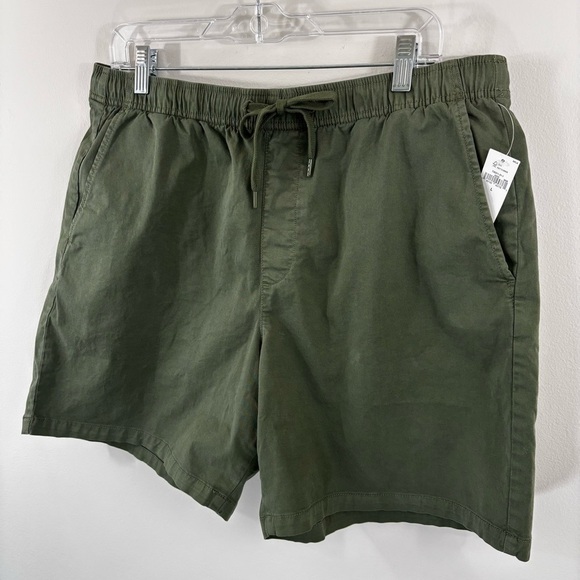 NWT Gap 7” olive green Easy short w/pockets - Picture 2 of 3